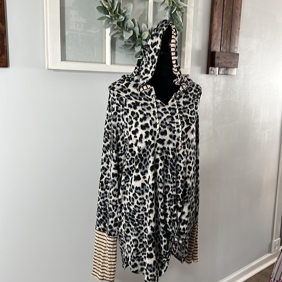 Sew in Love Leopard Print Stripe Sleeves Lightweight Hooded Top size XL - Picture 5 of 9